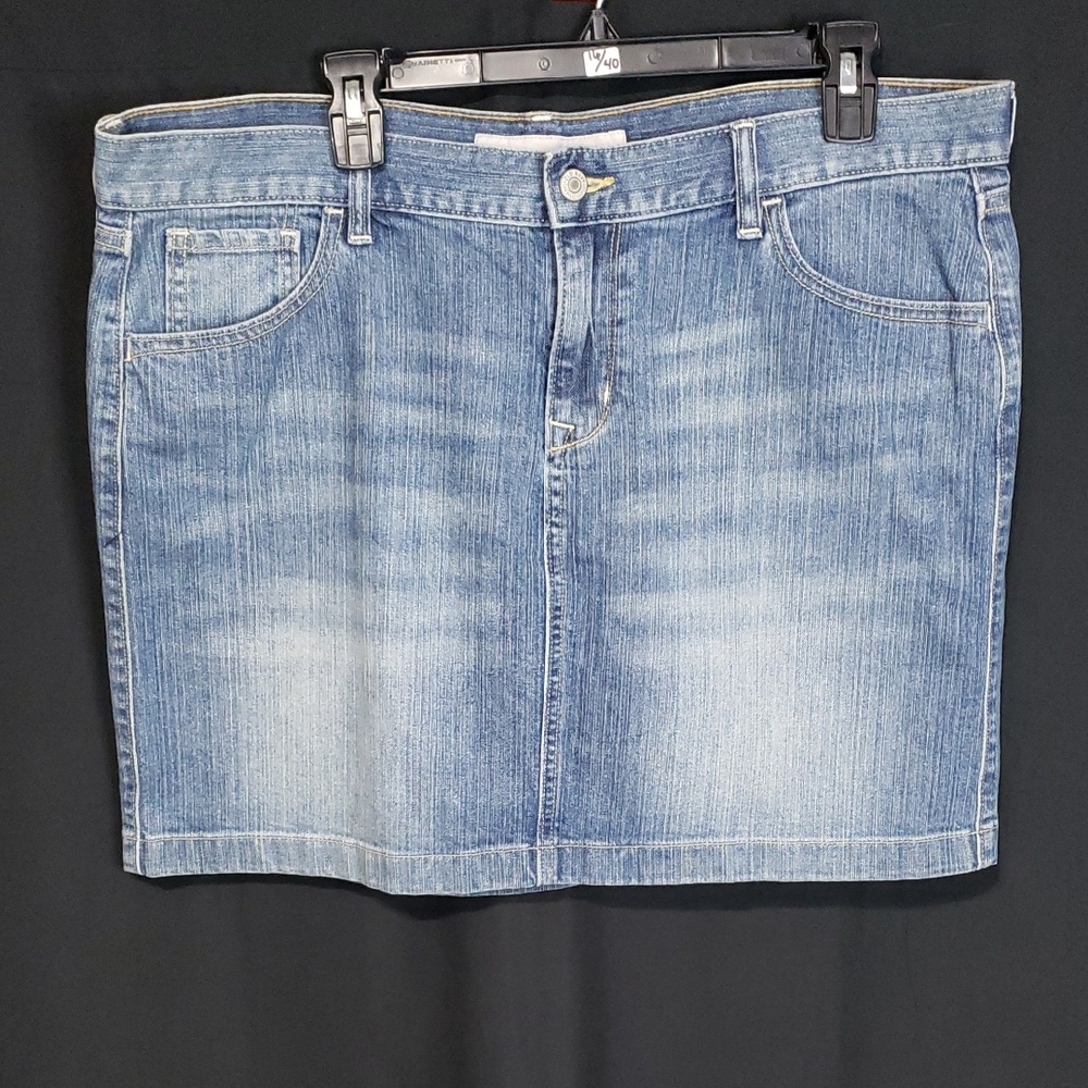 Old Navy Light Wash Denim Jean Mini Skirt. Size: 16